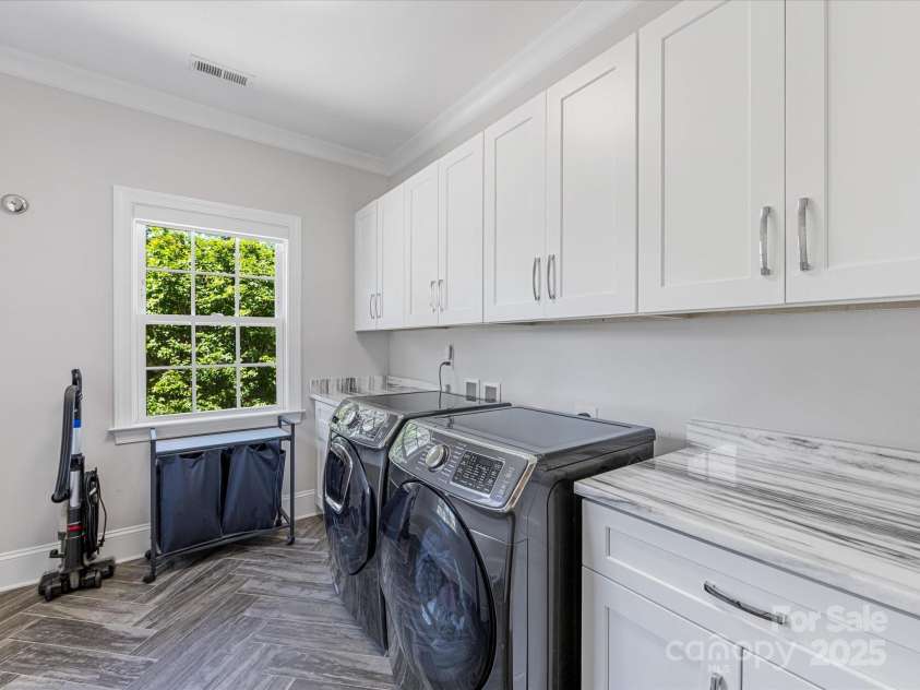 1900 Nassau Boulevard, Charlotte, NC 28205.  MLS# CAR4252946, YatesRealty ID 9868. 