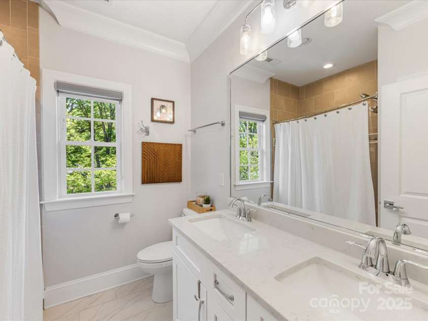 1900 Nassau Boulevard, Charlotte, NC 28205.  MLS# CAR4252946, YatesRealty ID 9868. 