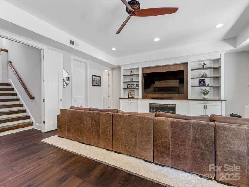 1900 Nassau Boulevard, Charlotte, NC 28205.  MLS# CAR4252946, YatesRealty ID 9868. 