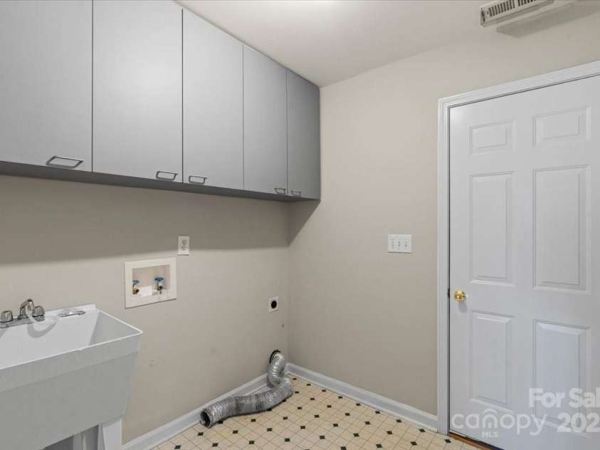 5311 Courtfield Drive, Indian Trail, NC 28079.  MLS# CAR4245306, YatesRealty ID 9869. 