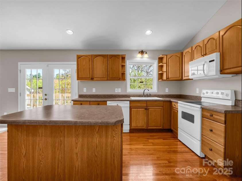 1242 Stanwood Lane, Hendersonville, NC 28739.  MLS# CAR4246022, YatesRealty ID 9870. 