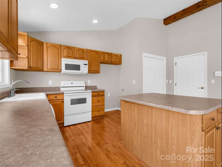 1242 Stanwood Lane, Hendersonville, NC 28739.  MLS# CAR4246022, YatesRealty ID 9870. 