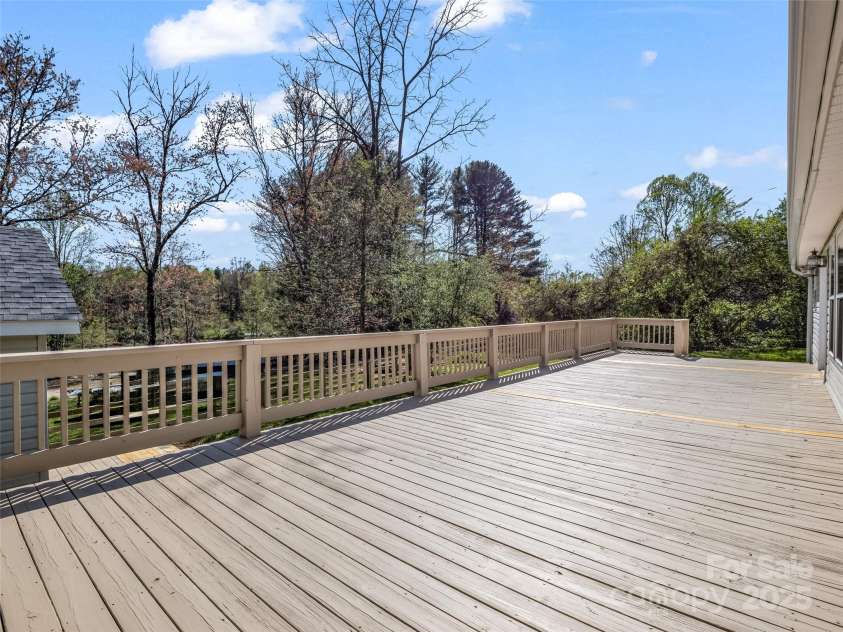 1242 Stanwood Lane, Hendersonville, NC 28739.  MLS# CAR4246022, YatesRealty ID 9870. 