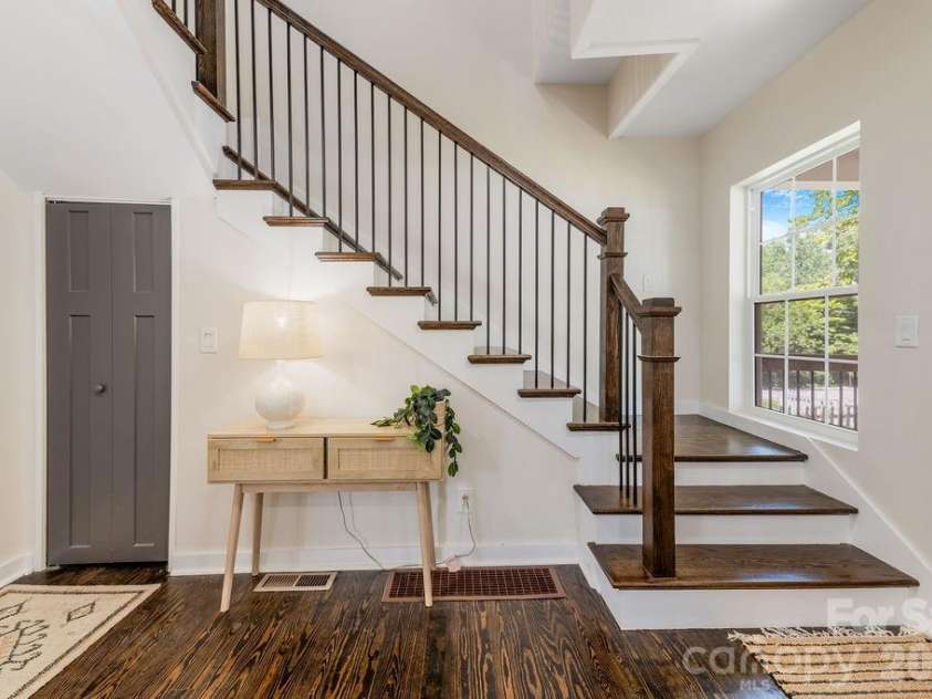 131 Woodrow Avenue, Asheville, NC 28801.  MLS# CAR4374888, YatesRealty ID 9871. 