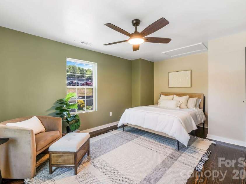 131 Woodrow Avenue, Asheville, NC 28801.  MLS# CAR4374888, YatesRealty ID 9871. 
