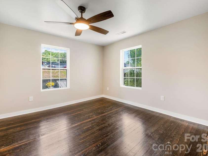 131 Woodrow Avenue, Asheville, NC 28801.  MLS# CAR4374888, YatesRealty ID 9871. 