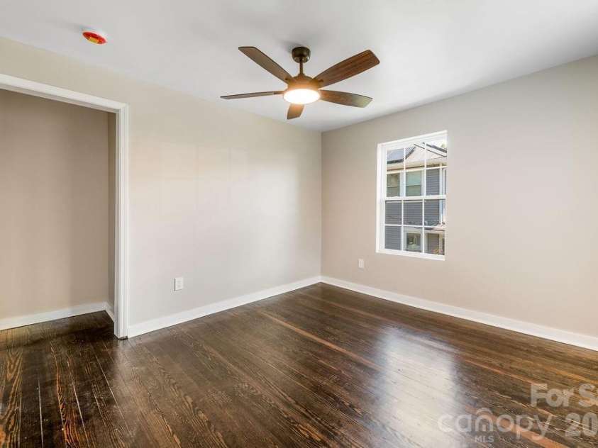 131 Woodrow Avenue, Asheville, NC 28801.  MLS# CAR4374888, YatesRealty ID 9871. 