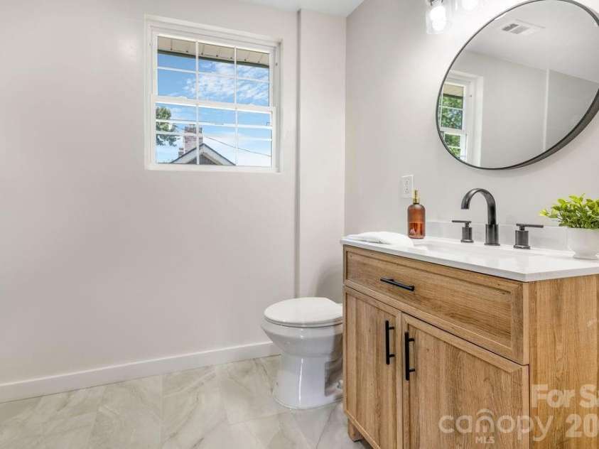 131 Woodrow Avenue, Asheville, NC 28801.  MLS# CAR4374888, YatesRealty ID 9871. 