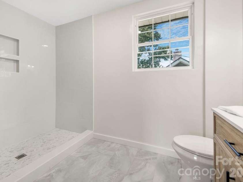 131 Woodrow Avenue, Asheville, NC 28801.  MLS# CAR4374888, YatesRealty ID 9871. 