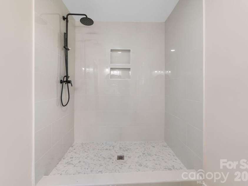 131 Woodrow Avenue, Asheville, NC 28801.  MLS# CAR4374888, YatesRealty ID 9871. 