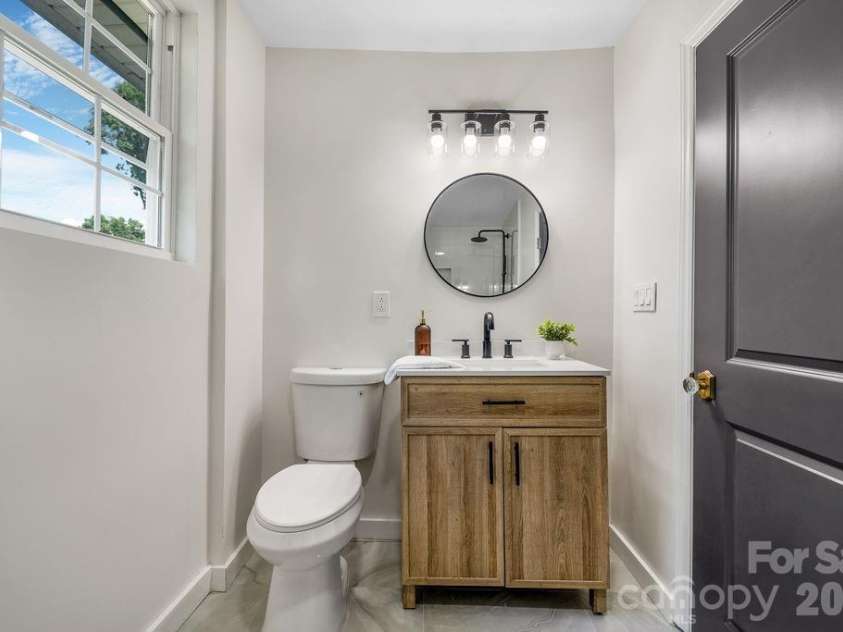 131 Woodrow Avenue, Asheville, NC 28801.  MLS# CAR4374888, YatesRealty ID 9871. 