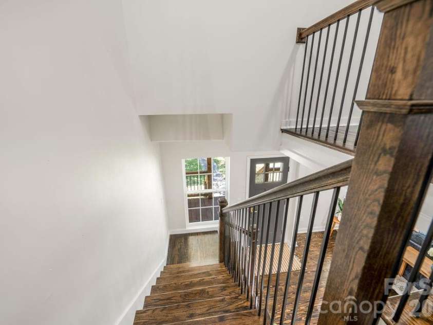 131 Woodrow Avenue, Asheville, NC 28801.  MLS# CAR4374888, YatesRealty ID 9871. 