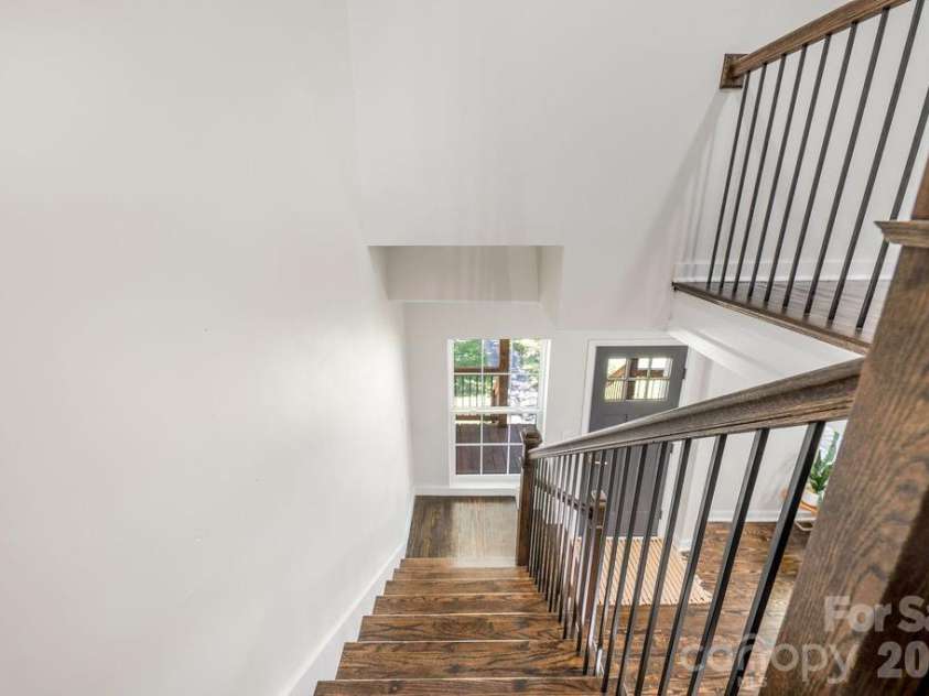 131 Woodrow Avenue, Asheville, NC 28801.  MLS# CAR4374888, YatesRealty ID 9871. 
