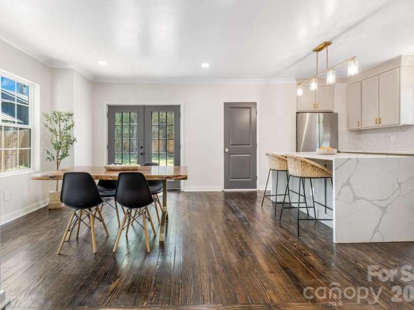131 Woodrow Avenue, Asheville, NC 28801.  MLS# CAR4374888, YatesRealty ID 9871. 