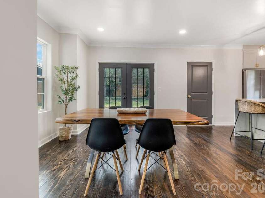 131 Woodrow Avenue, Asheville, NC 28801.  MLS# CAR4374888, YatesRealty ID 9871. 