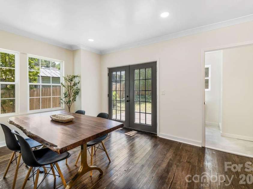 131 Woodrow Avenue, Asheville, NC 28801.  MLS# CAR4374888, YatesRealty ID 9871. 