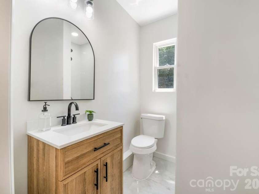 131 Woodrow Avenue, Asheville, NC 28801.  MLS# CAR4374888, YatesRealty ID 9871. 