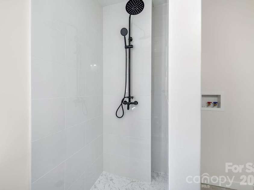 131 Woodrow Avenue, Asheville, NC 28801.  MLS# CAR4374888, YatesRealty ID 9871. 
