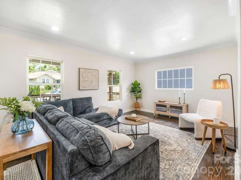 131 Woodrow Avenue, Asheville, NC 28801.  MLS# CAR4374888, YatesRealty ID 9871. 