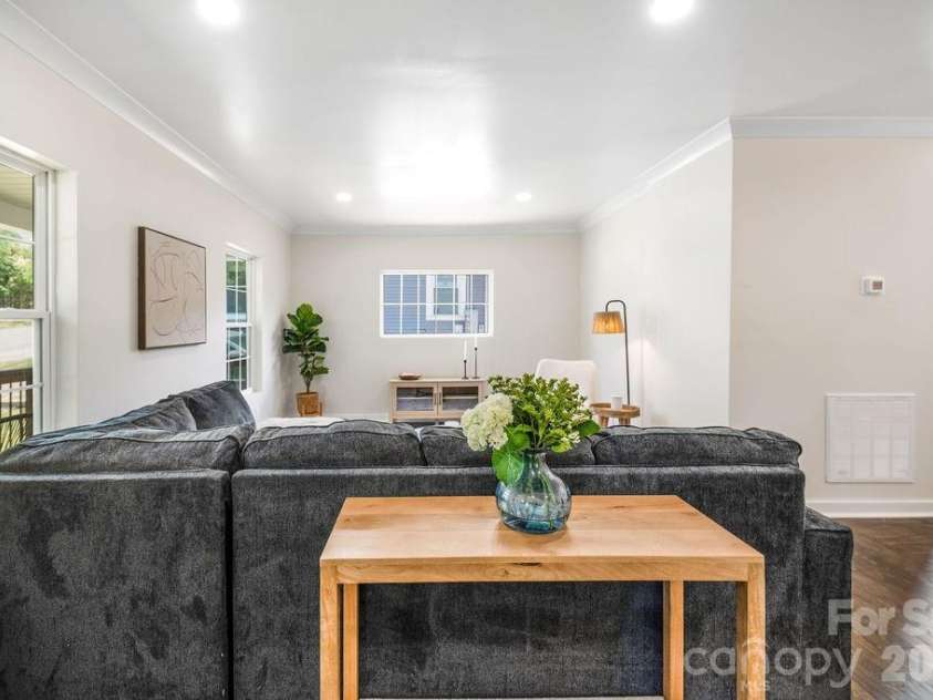 131 Woodrow Avenue, Asheville, NC 28801.  MLS# CAR4374888, YatesRealty ID 9871. 