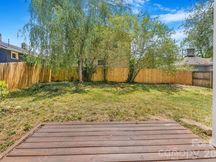 131 Woodrow Avenue, Asheville, NC 28801.  MLS# CAR4374888, YatesRealty ID 9871. 
