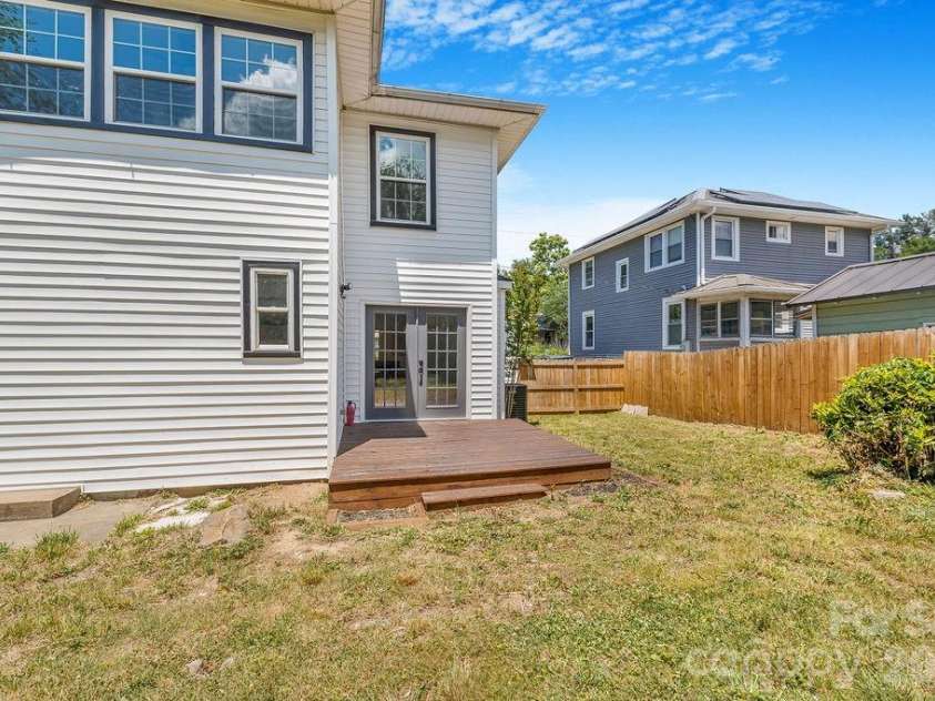 131 Woodrow Avenue, Asheville, NC 28801.  MLS# CAR4374888, YatesRealty ID 9871. 
