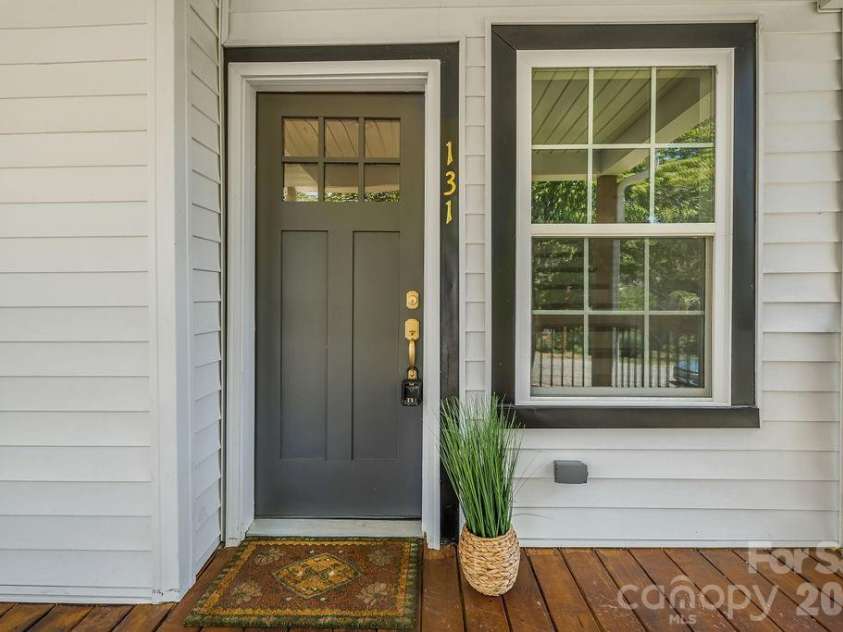 131 Woodrow Avenue, Asheville, NC 28801.  MLS# CAR4374888, YatesRealty ID 9871. 