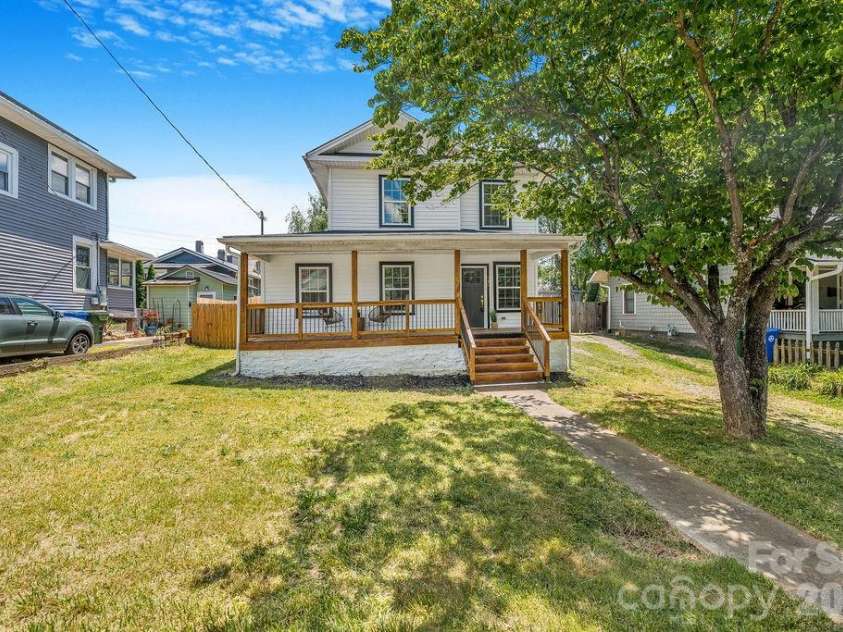 131 Woodrow Avenue, Asheville, NC 28801.  MLS# CAR4374888, YatesRealty ID 9871. 