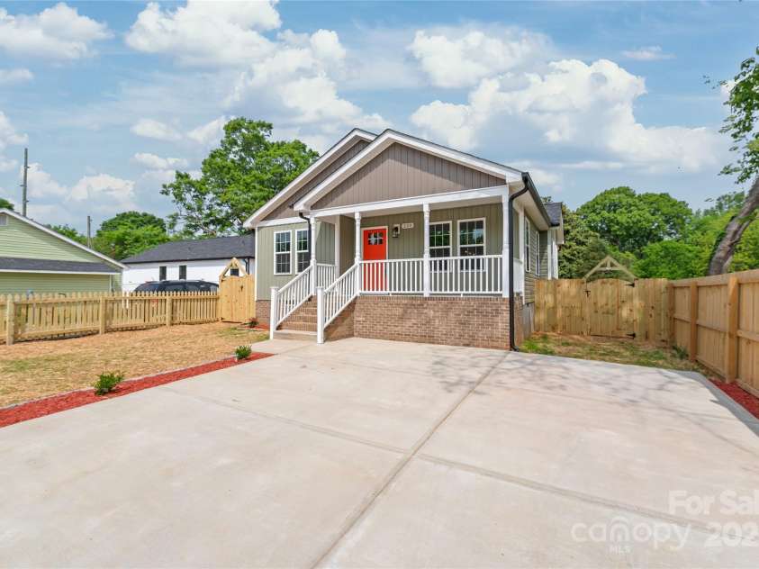 320 Evans Street, Concord, NC 28027.  MLS# CAR4249613, YatesRealty ID 9873. 