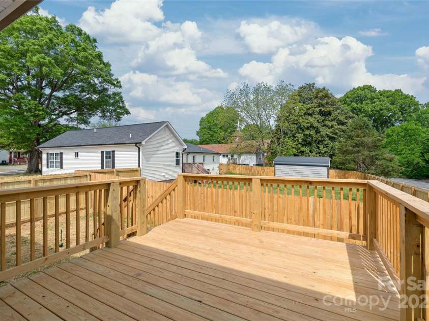 320 Evans Street, Concord, NC 28027.  MLS# CAR4249613, YatesRealty ID 9873. 