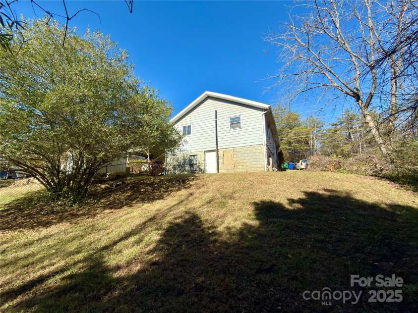 658 Emma Road, Asheville, NC 28806.  MLS# CAR4318606, YatesRealty ID 9873. 