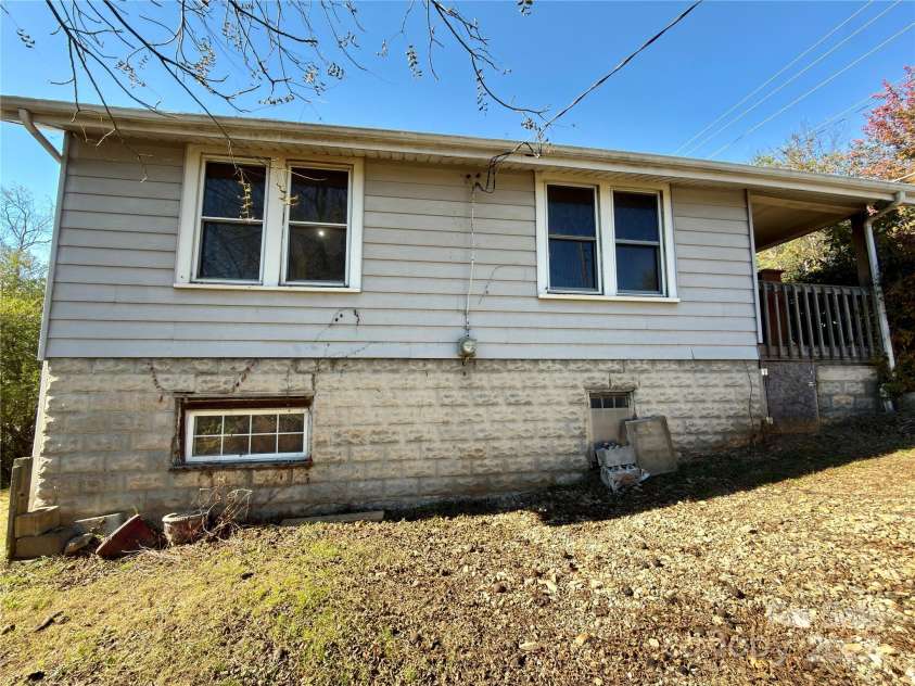 658 Emma Road, Asheville, NC 28806.  MLS# CAR4318606, YatesRealty ID 9873. 