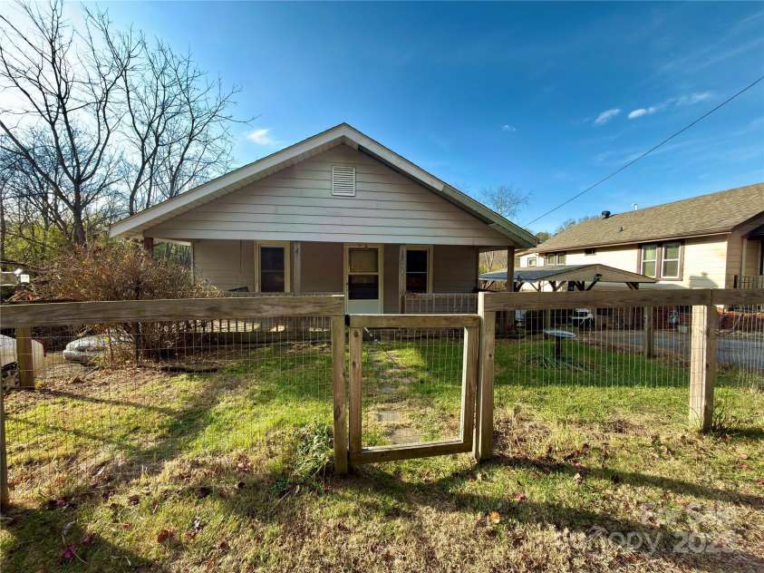 658 Emma Road, Asheville, NC 28806.  MLS# CAR4318606, YatesRealty ID 9873. 