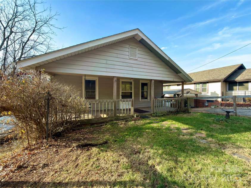 658 Emma Road, Asheville, NC 28806.  MLS# CAR4318606, YatesRealty ID 9873. 