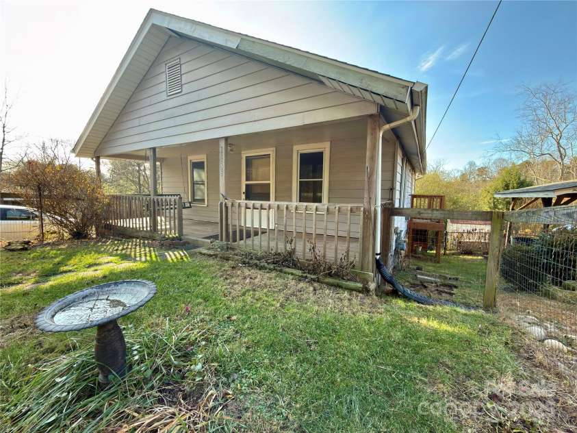 658 Emma Road, Asheville, NC 28806.  MLS# CAR4318606, YatesRealty ID 9873. 