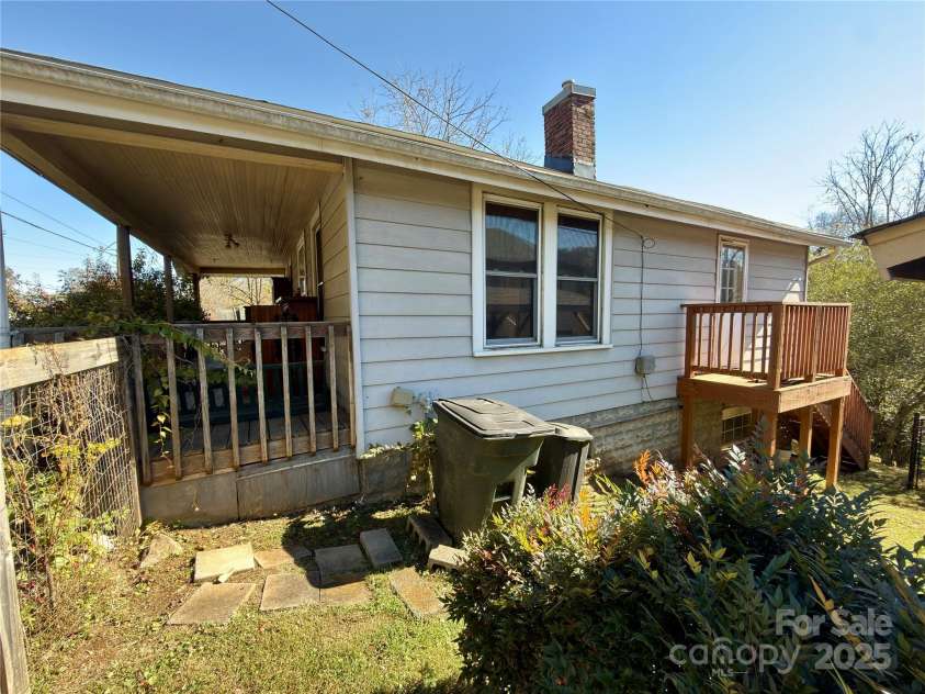 658 Emma Road, Asheville, NC 28806.  MLS# CAR4318606, YatesRealty ID 9873. 