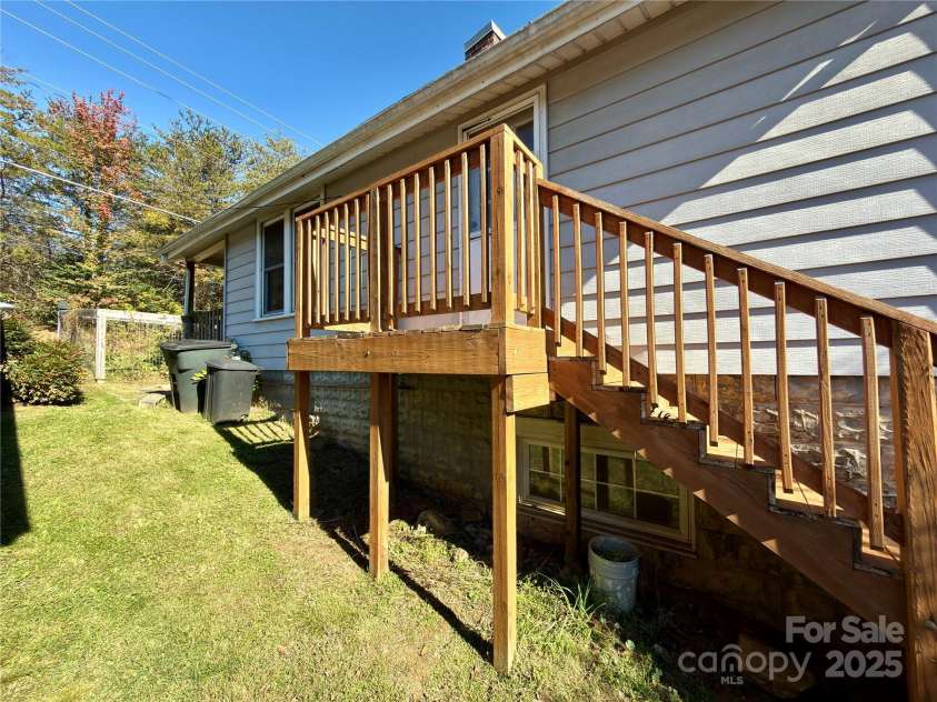 658 Emma Road, Asheville, NC 28806.  MLS# CAR4318606, YatesRealty ID 9873. 