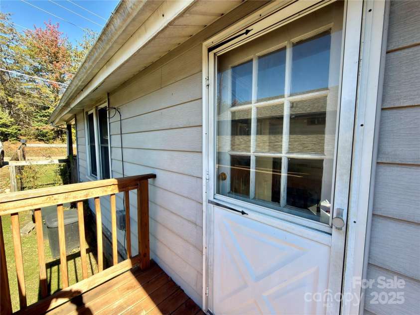 658 Emma Road, Asheville, NC 28806.  MLS# CAR4318606, YatesRealty ID 9873. 