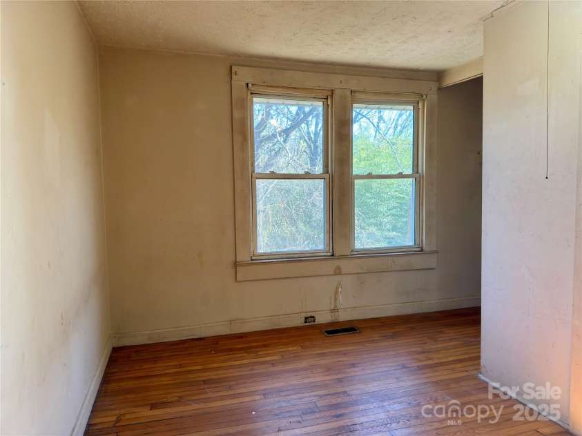 658 Emma Road, Asheville, NC 28806.  MLS# CAR4318606, YatesRealty ID 9873. 
