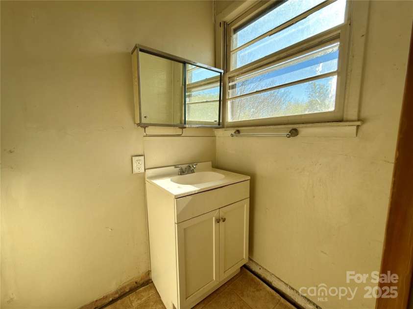 658 Emma Road, Asheville, NC 28806.  MLS# CAR4318606, YatesRealty ID 9873. 
