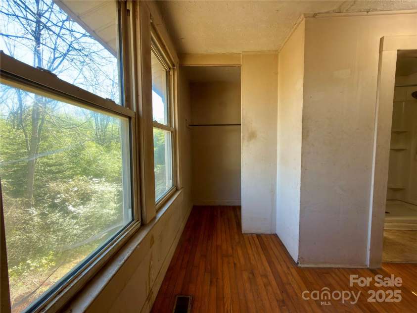 658 Emma Road, Asheville, NC 28806.  MLS# CAR4318606, YatesRealty ID 9873. 