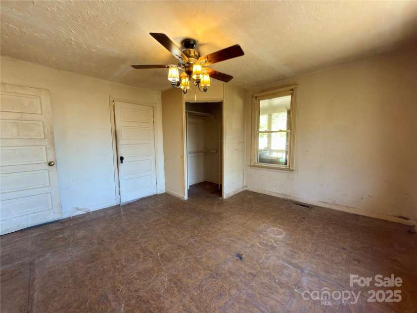 658 Emma Road, Asheville, NC 28806.  MLS# CAR4318606, YatesRealty ID 9873. 