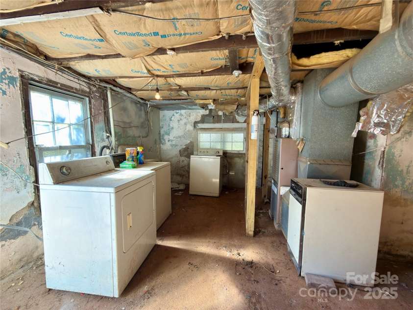658 Emma Road, Asheville, NC 28806.  MLS# CAR4318606, YatesRealty ID 9873. 