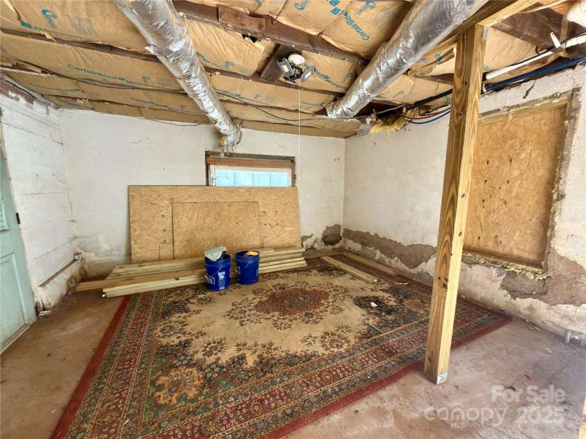 658 Emma Road, Asheville, NC 28806.  MLS# CAR4318606, YatesRealty ID 9873. 