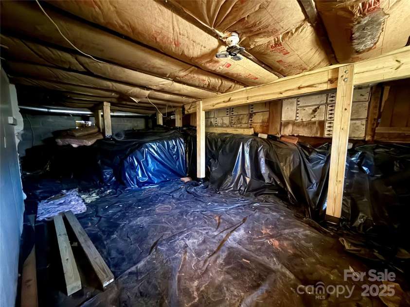 658 Emma Road, Asheville, NC 28806.  MLS# CAR4318606, YatesRealty ID 9873. 