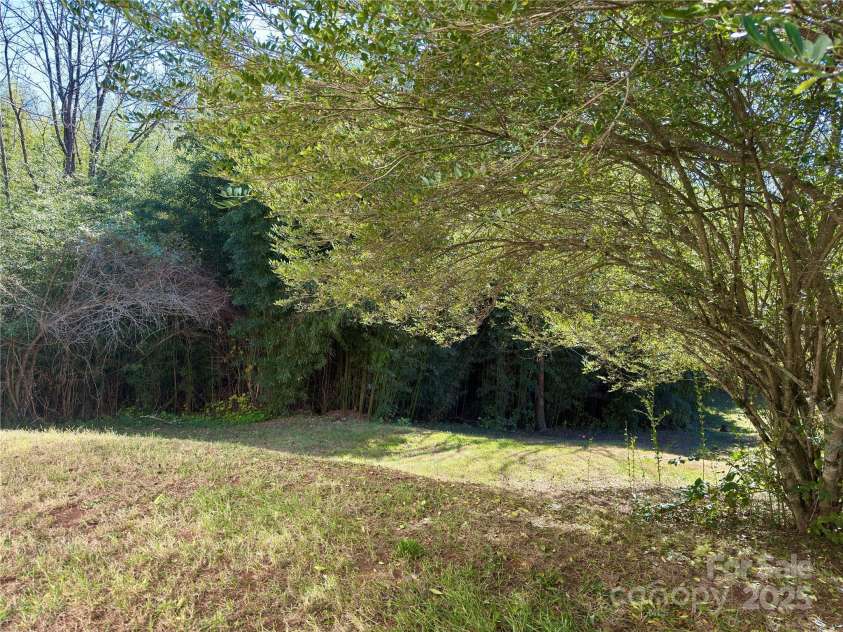 658 Emma Road, Asheville, NC 28806.  MLS# CAR4318606, YatesRealty ID 9873. 