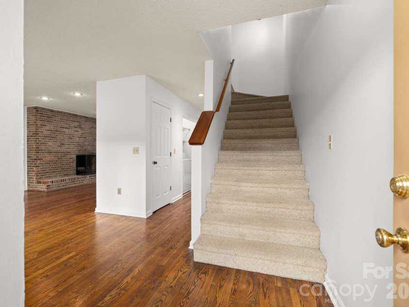 103 Pebble Creek Drive, Asheville, NC 28803.  MLS# CAR4328597, YatesRealty ID 9874. 