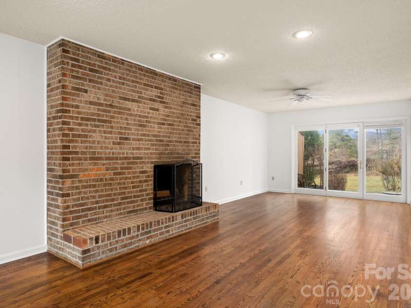 103 Pebble Creek Drive, Asheville, NC 28803.  MLS# CAR4328597, YatesRealty ID 9874. 