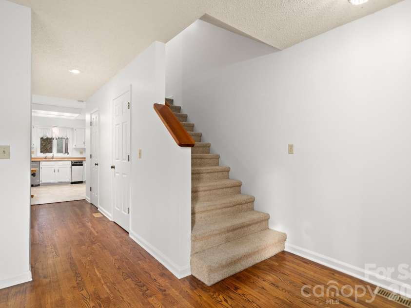 103 Pebble Creek Drive, Asheville, NC 28803.  MLS# CAR4328597, YatesRealty ID 9874. 