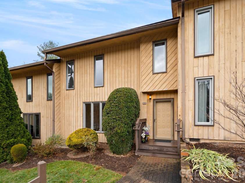 103 Pebble Creek Drive, Asheville, NC 28803.  MLS# CAR4328597, YatesRealty ID 9874. 